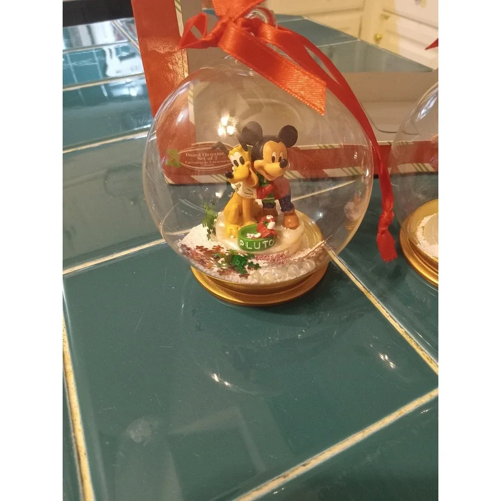 RARE‎ DISNEY STORE DATED 2010 MICKEY & MINNIE SNOW GLOBE ORNAMENT SET OF 2 Glass